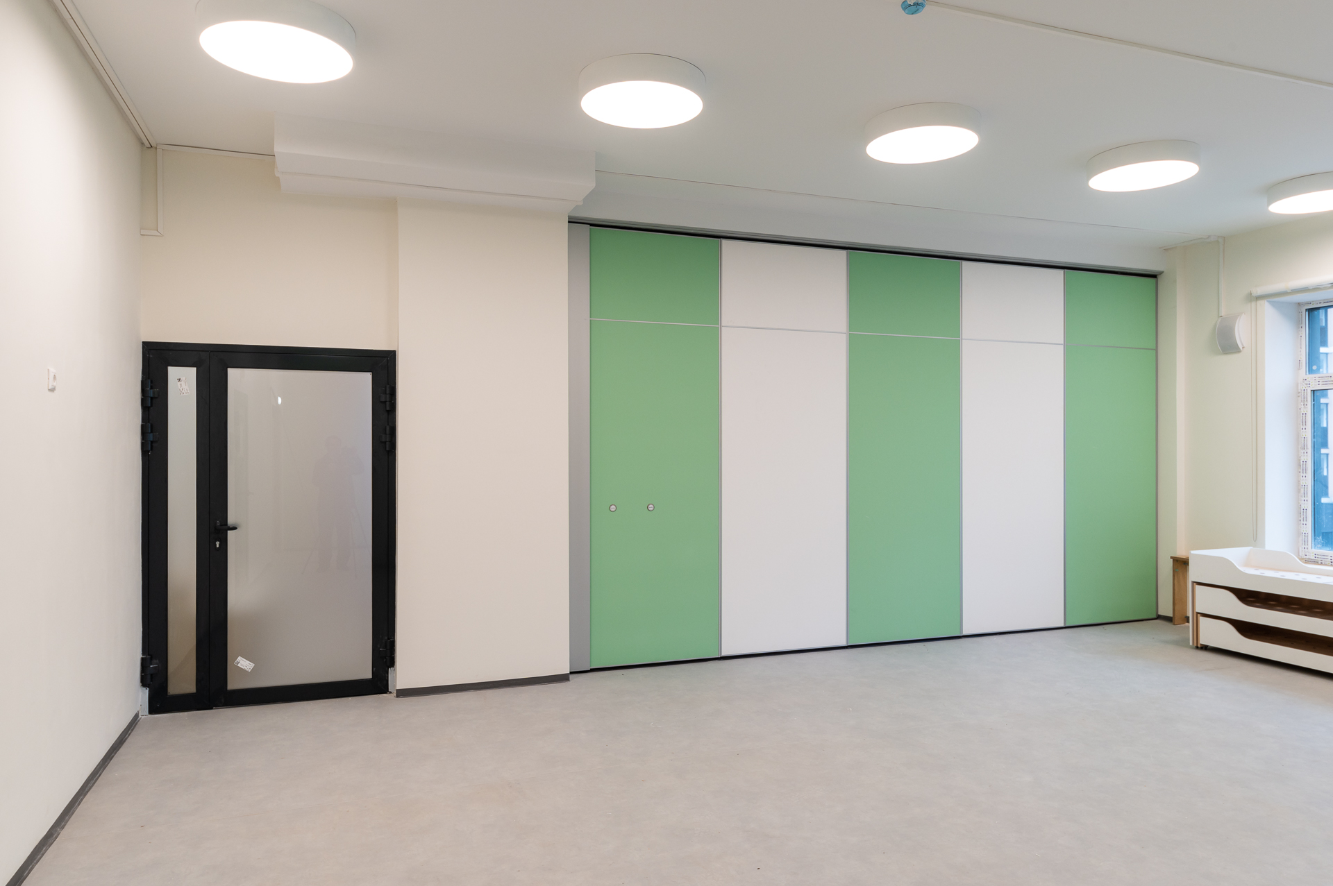 SmartWall H5F-S (School), photo